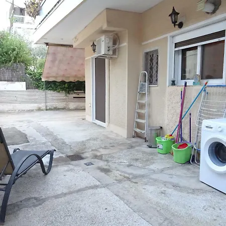 Nice N Cool Studio Near Katechaki Avenue アパート